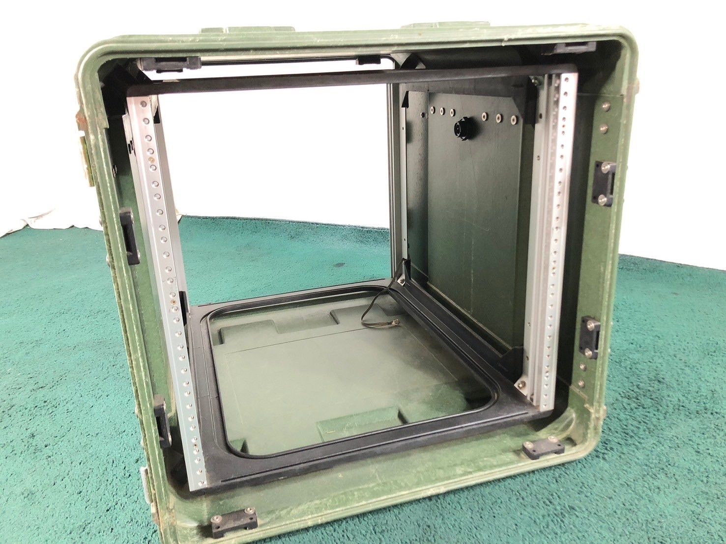 米軍放出品】ECS ハードケース フレーム付 ラックマウントケース 2面