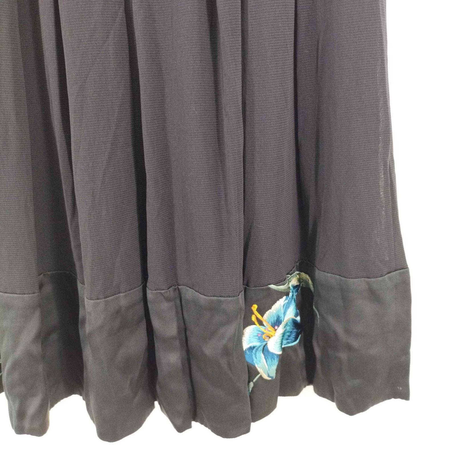 人気シリーズ　良品/ヴィヴィアンタム　ストレッチワンピース　サイズ0：モノトーン系　シノワズリ・チャイナ VIVIENNE TAMのワンピース⁄ドレスを使った人気ファッション