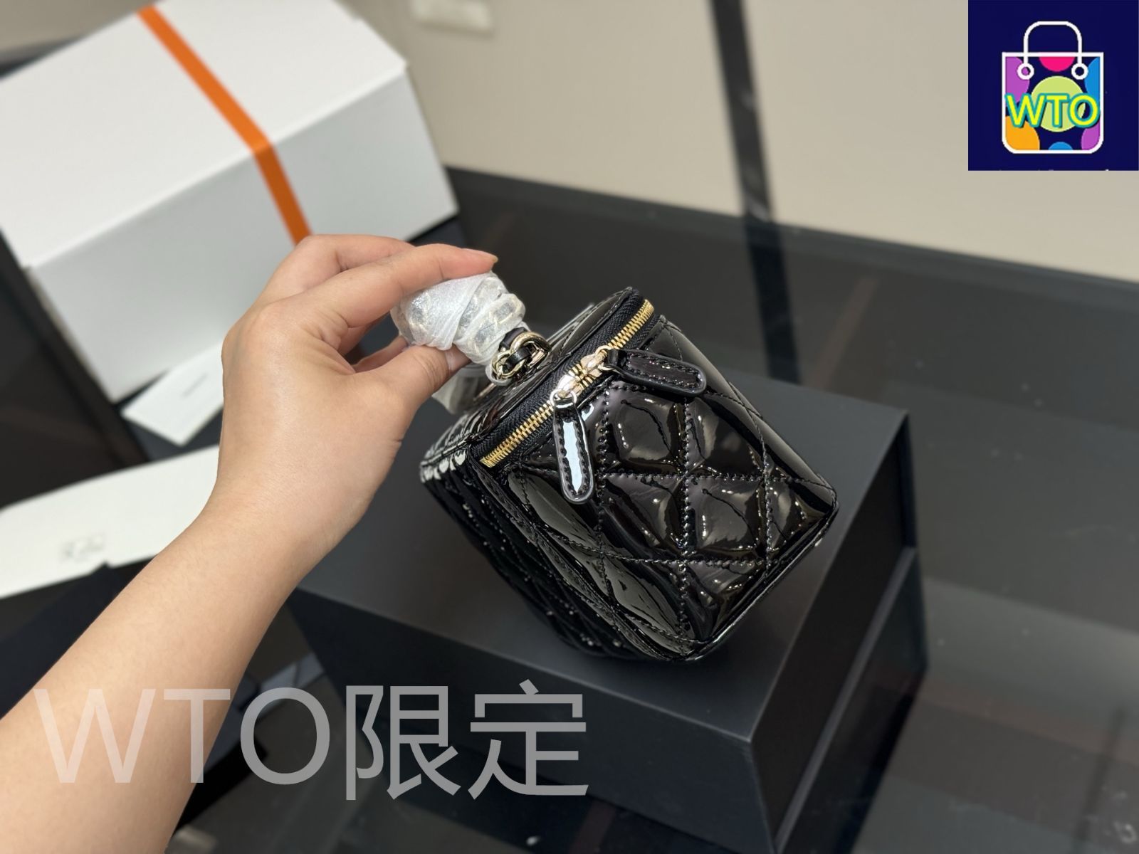 タイムサービス♥️CHANEL♥️シャネル♥️化粧ボックス 今日WTO】Chanel シャネル ハンドル付き メイクボックス 補粧に