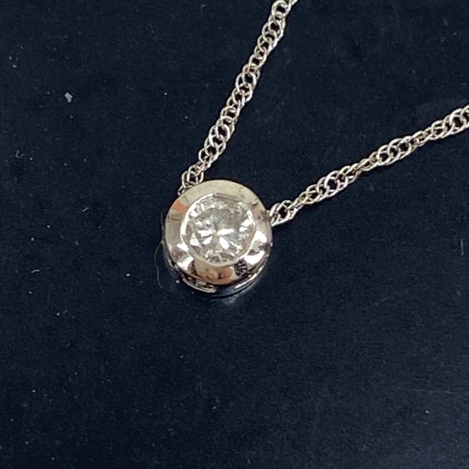 Pt900/Pt850 天然ダイヤモンド0.07ct スクリュー 華奢ネックレス 