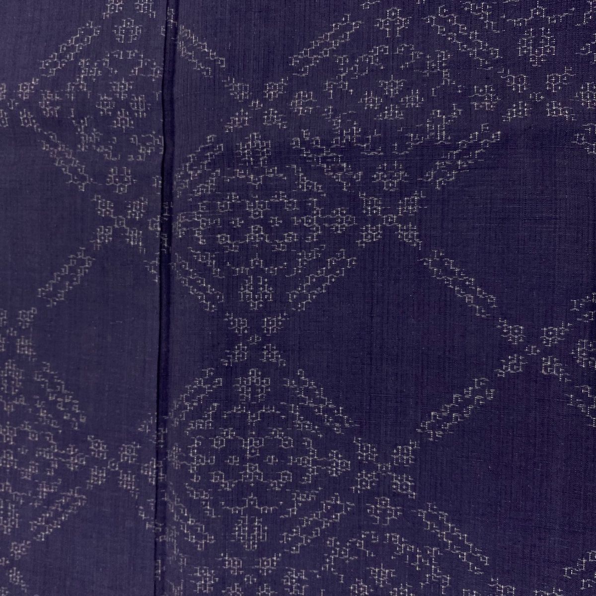 結城紬・単衣・広衿・蘇州刺繍・身丈約162cm・裄約67.5cm 結城紬・単衣・広衿・蘇州刺繍・身丈約162cm・裄約67.5cm 壺