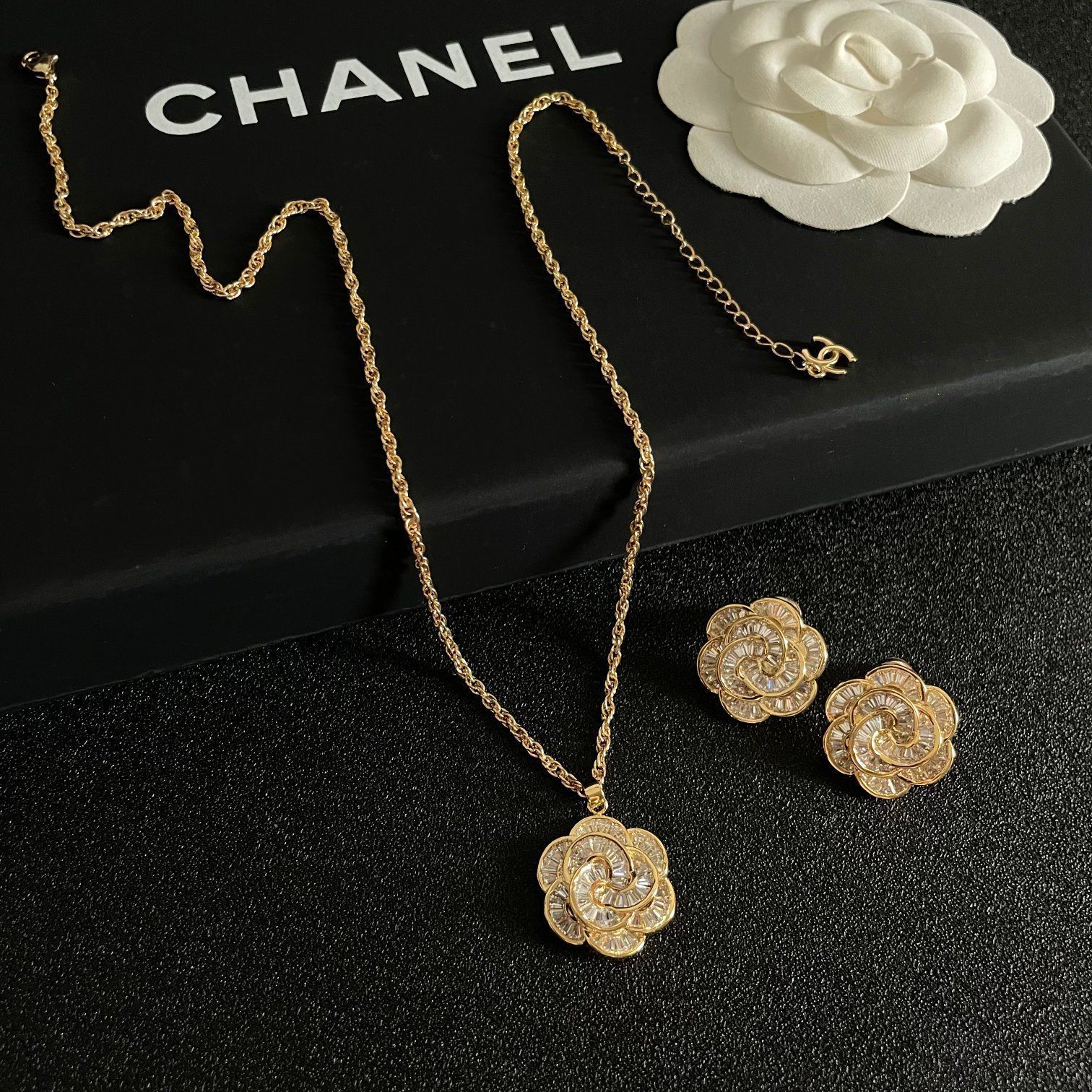 本日19:00までSALE希少CHANEL CCロゴ ネックレス　ヴィンテージ CHANEL ゴールド CCロゴ ネックレス ヴィンテージ - メルカリ