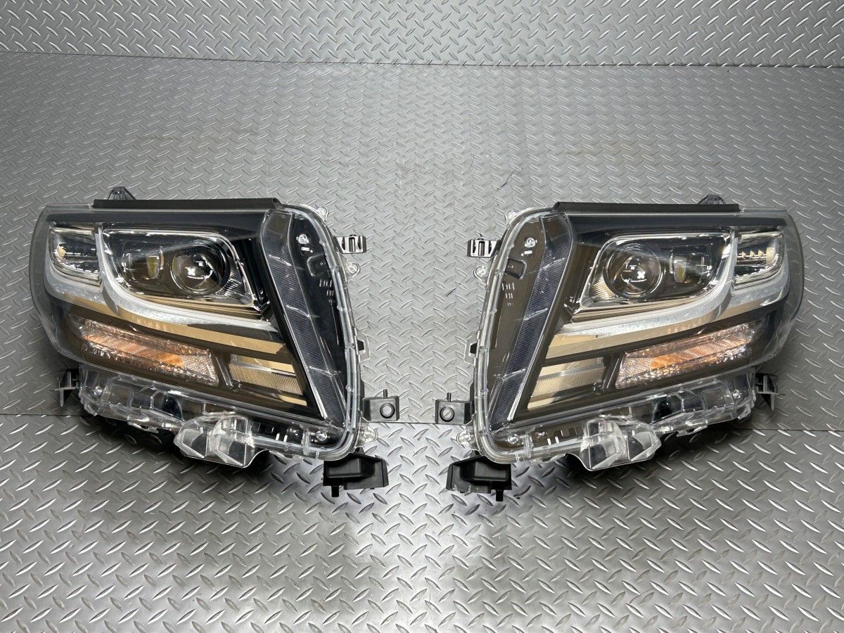 30アルファード前期　左右ヘッドライト　破損なし アルファード30 前期 ヘッドライト 左右 アルファード 30 前期 ヘッド