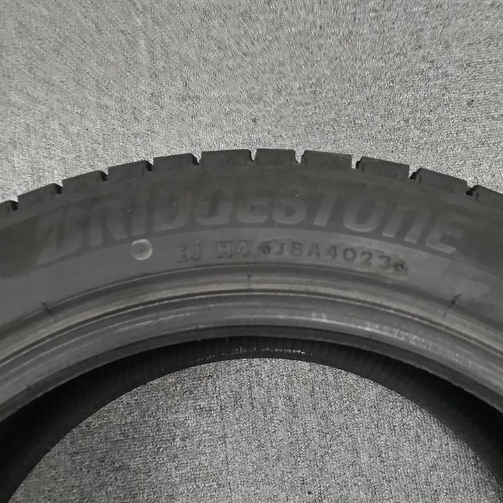 0 T 25079 _スタッドレスタイヤ ブリヂストン BLIZZAK VRX 3 205 50 R 17 4本セット