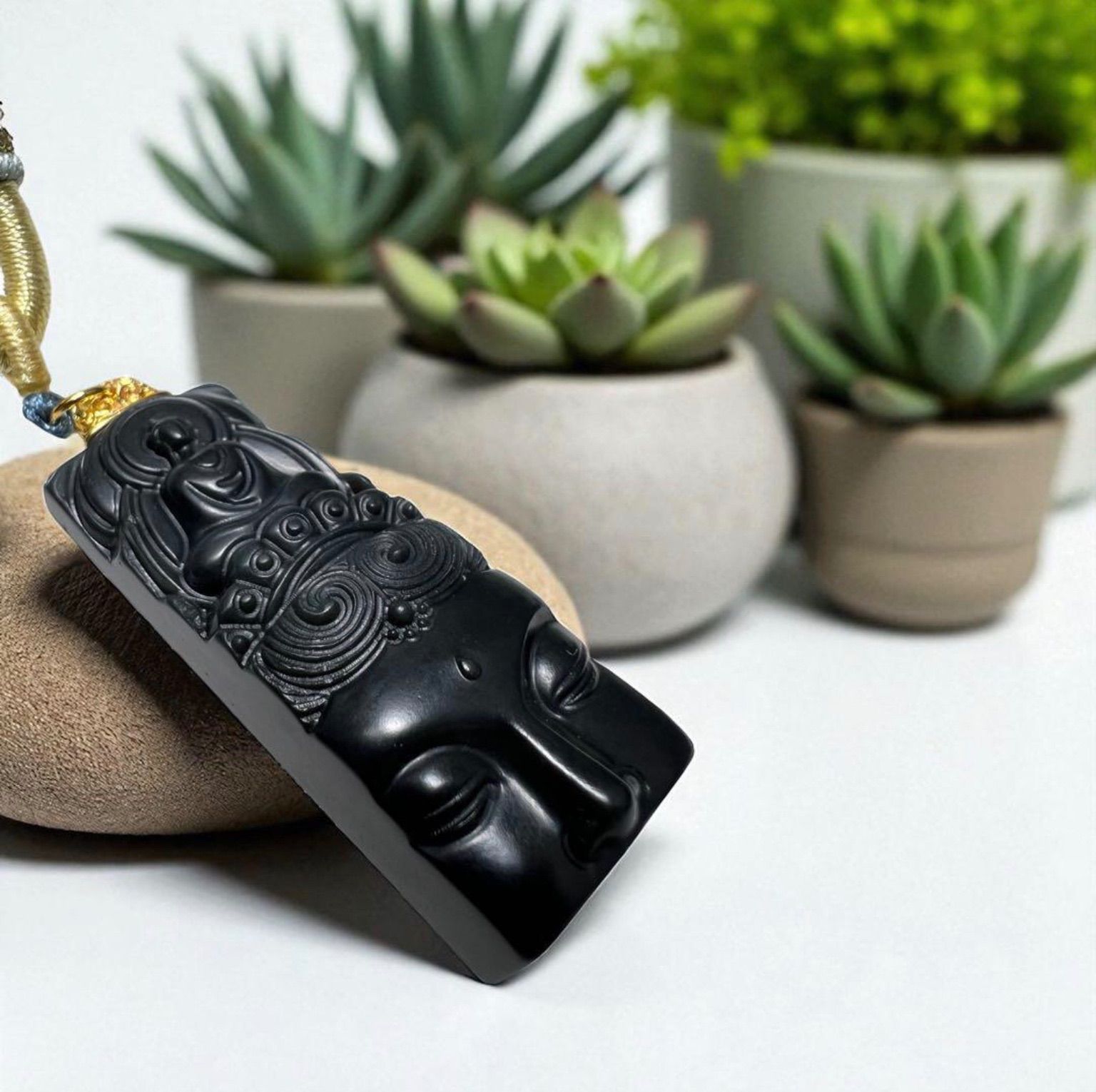 和田玉観音様彫り紐ネックレス 至高の慈悲 願望成就・開運・健康長寿