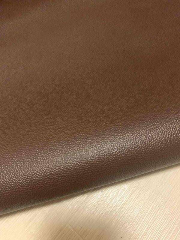 チョコブラウン 230ds クロム革 牛革 国産 レザー シボ型押し はぎれ 一枚革 レザークラフト 革 皮 本革 diy 生地 材料