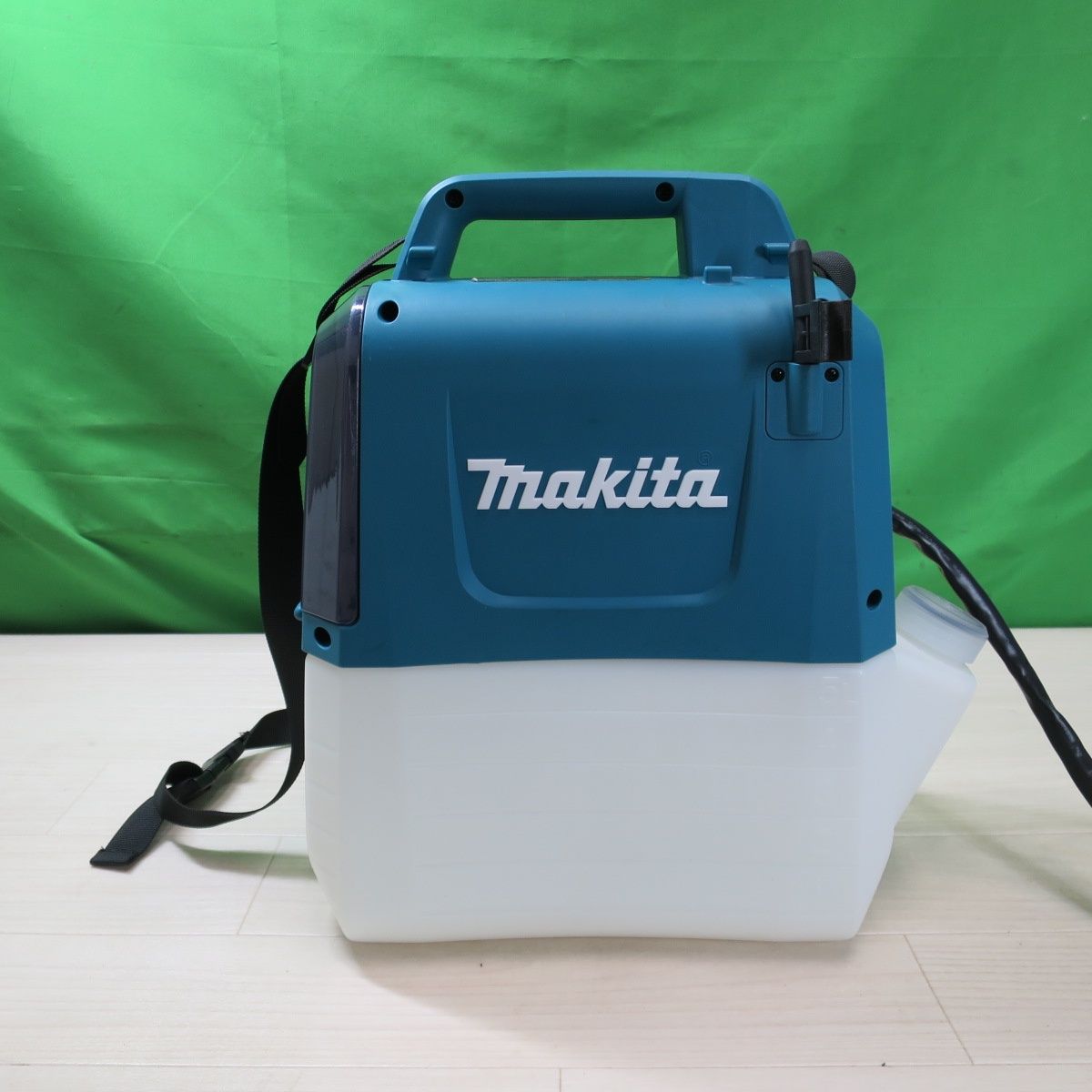 送料無料] キレイ☆マキタ 充電式 噴霧器 18V タンク容量 5L MUS054D