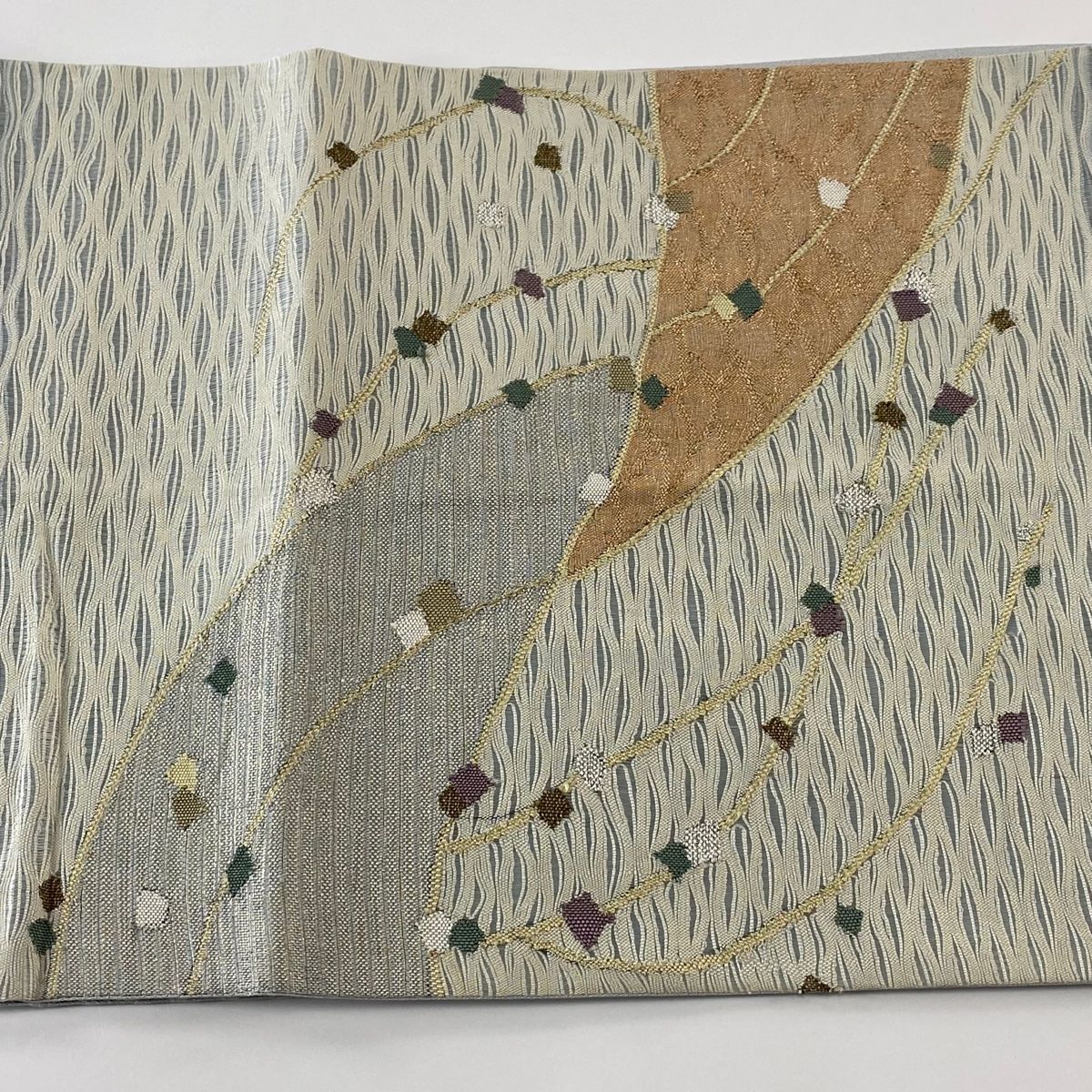 灰白色に幾何学模様のお太鼓柄　白山工房牛首紬袋帯 証紙あり 純一郎 正絹 中古 灰白色に幾何学模様のお太鼓柄 白山工房牛首紬袋帯 証紙あり 純一郎