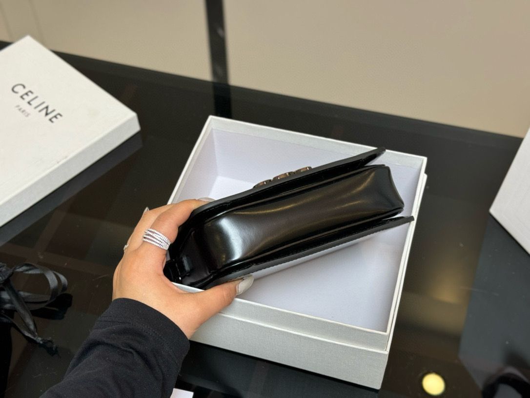 ★CELINE直営店★トリオンフ ミニ サドルバッグ Celine] トリオンフ ミニバッグ - 専用ボックス付き | セリーヌ