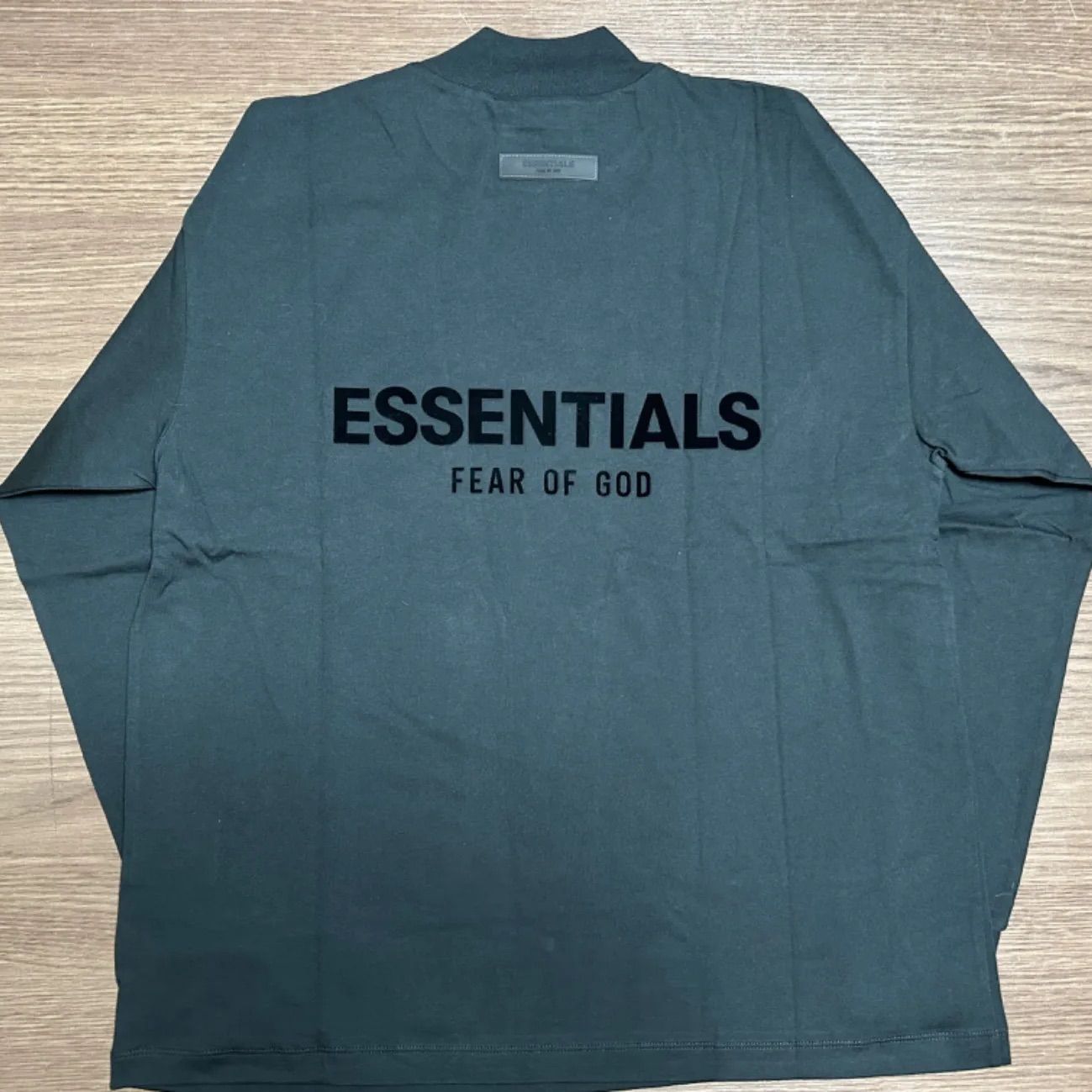 ESSENTIALS LS TEE/STRETCH LIMO 長袖 フロックロゴ - メルカリ