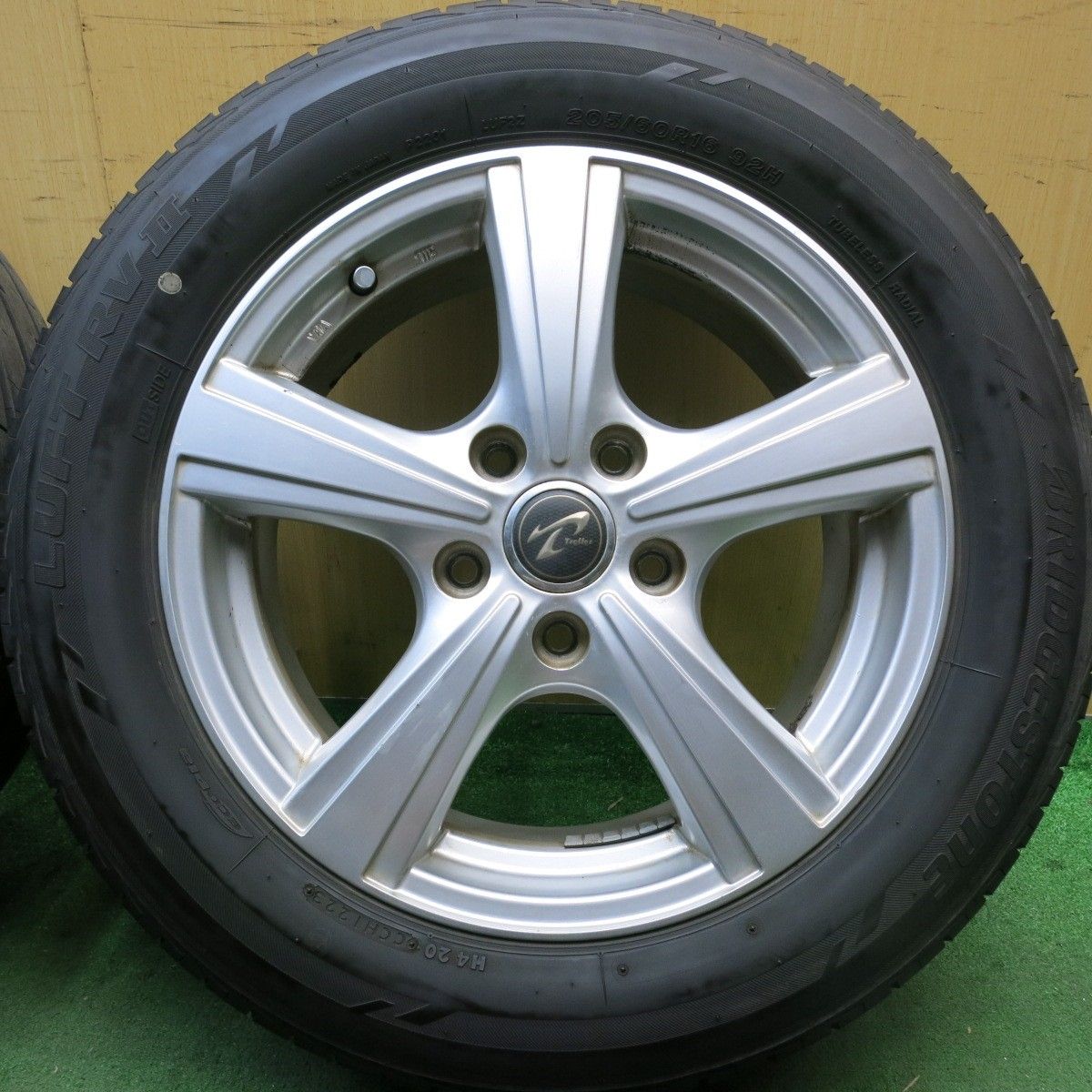 バリ溝 23年 9.5分 205 60R16 ブリヂストン LUFT RV2 Treffer トレファー 16インチ PCD114.3 5H 5092706HAノ