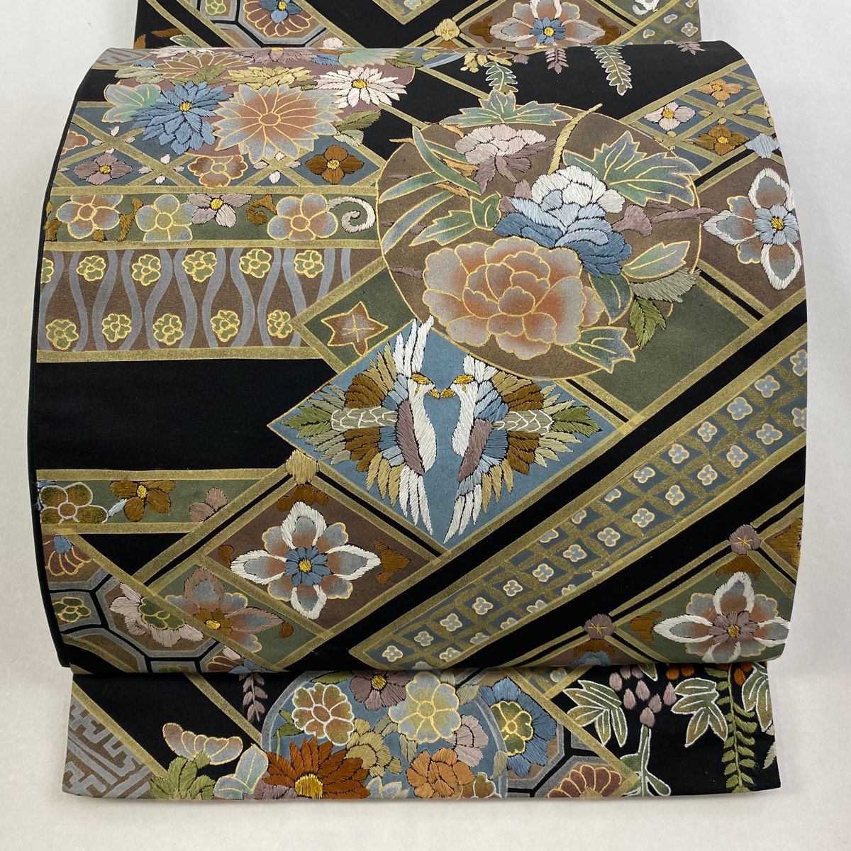 袋帯 向鶴 草花 刺繍 金銀彩 黒 六通 正絹