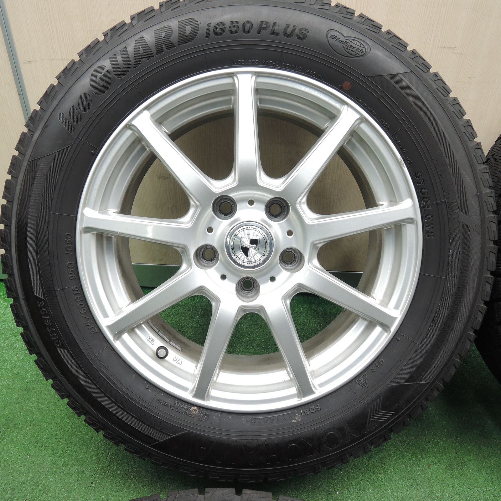 送料無料*バリ溝！キレイ！9.5分☆スタッドレス 215/60R16 ヨコハマ 