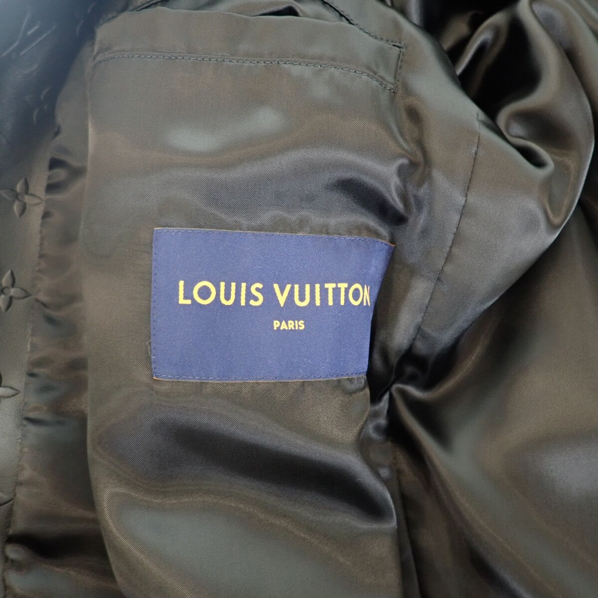 【中古】【ABランク】LOUIS VUITTON ルイヴィトン エンボスモノグラムミックスレザーブルゾン ジャケット アウター 1A9GOS ラムスキン ブラック #44【ISEYA】