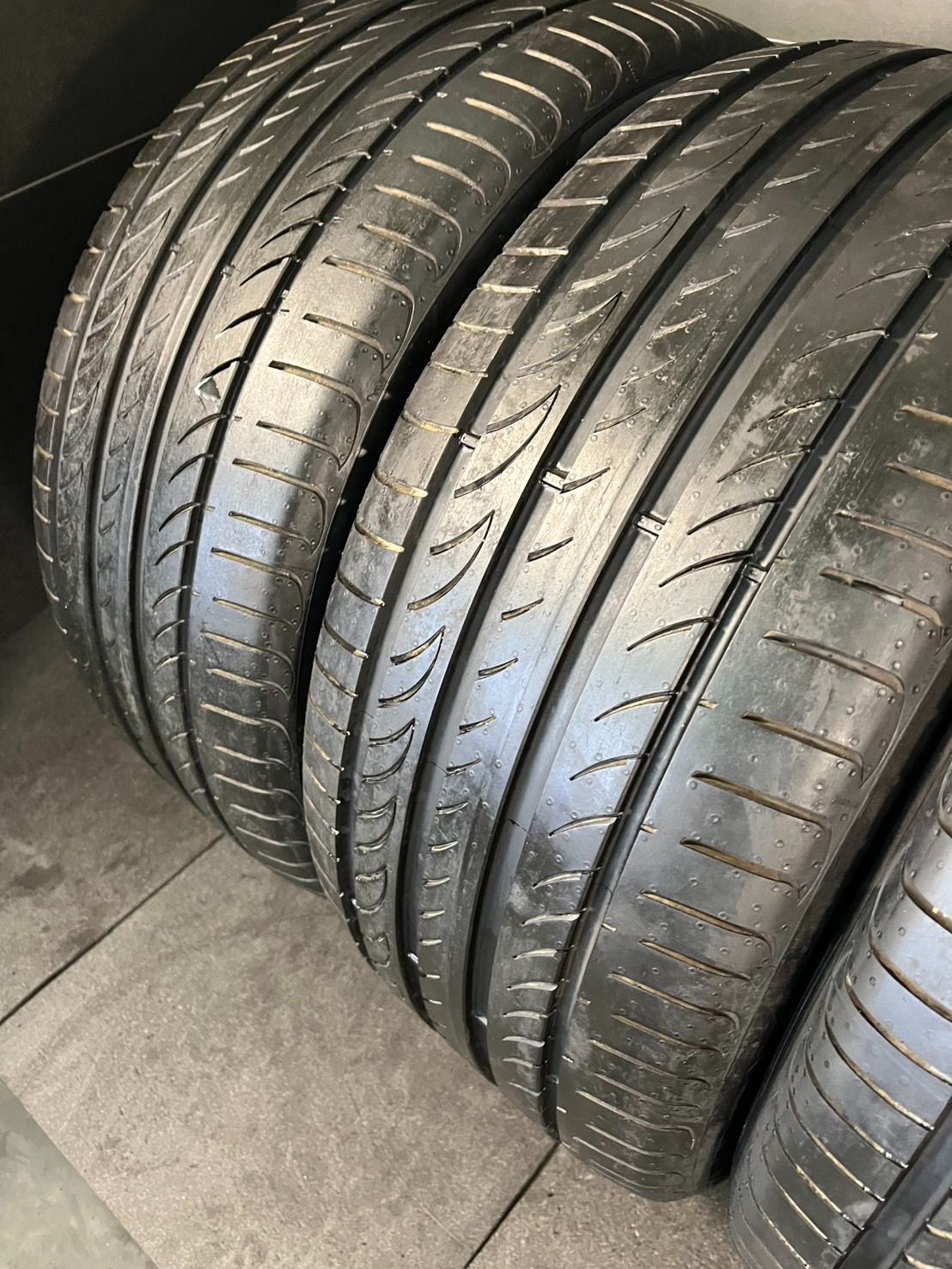 96猫様　2023年製　225/55R17 溝9〜9.5分山　ピレリ うっすらイボ 2024年製 溝9.8分山 ピレリ PIRELLI パワジー