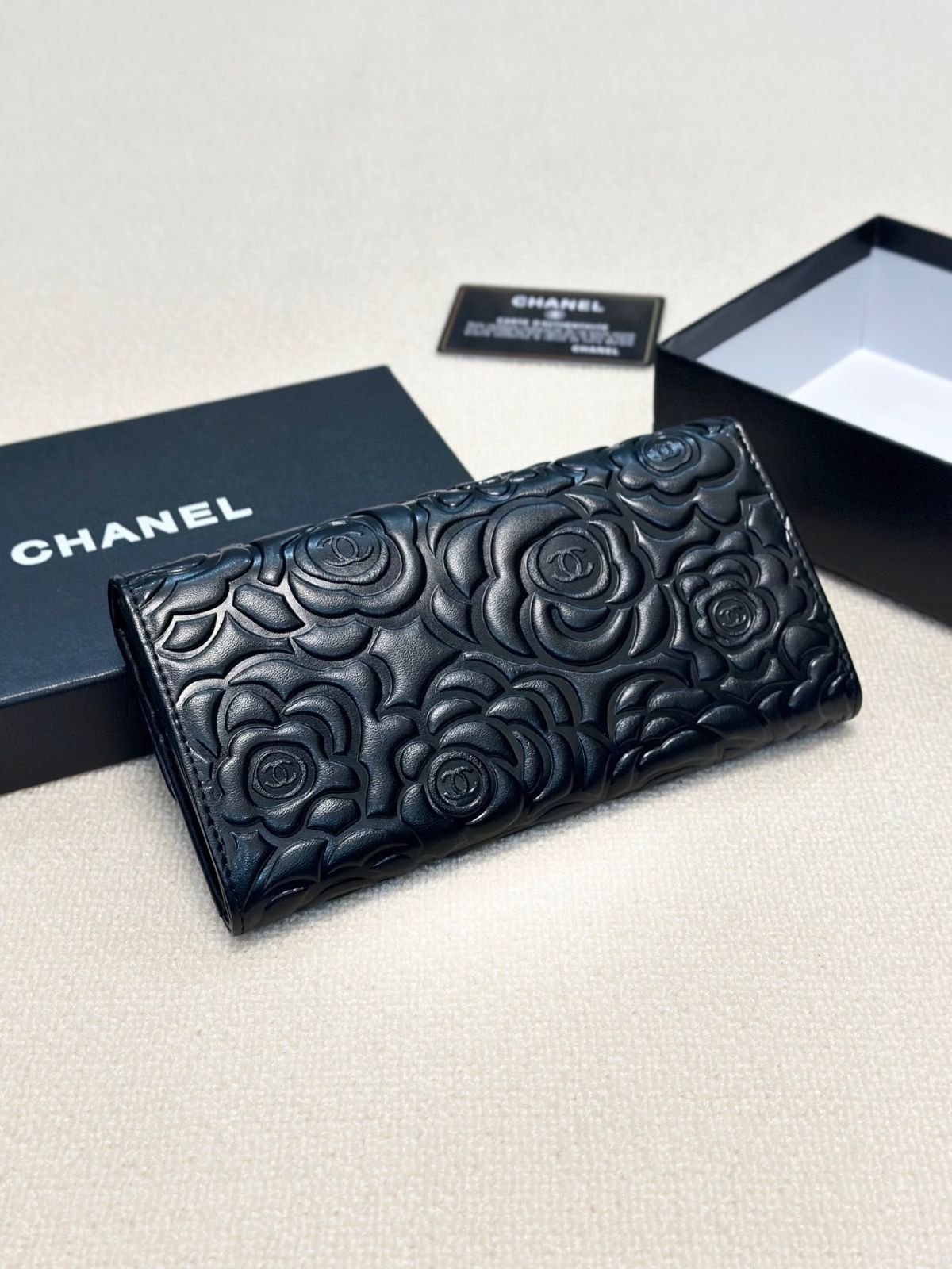 CHANEL カメリアブラックレザー CHANEL ブラックレザー キーケース カメリア 6連