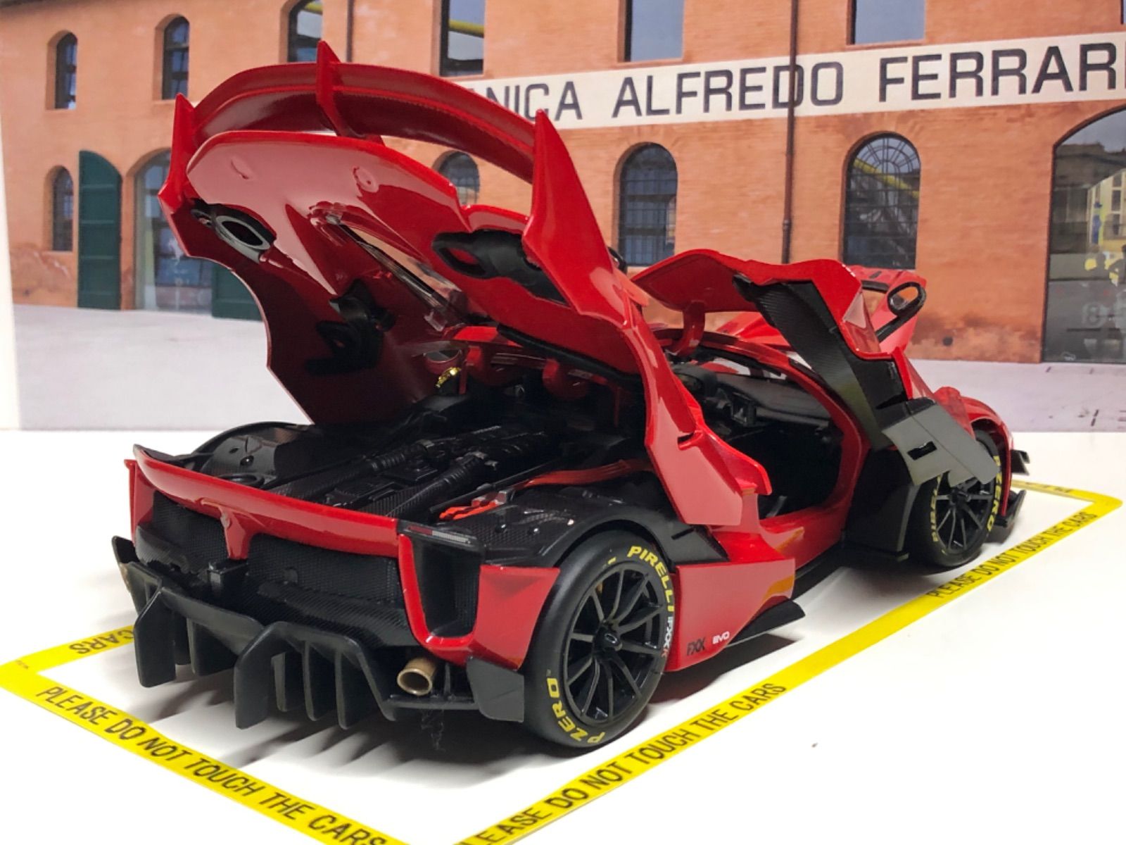 ブラーゴ 1/18 フェラーリ FXX K EVO レッド Ferrari - Garage FORZA