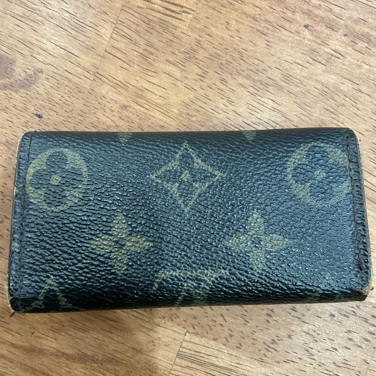 こりんごLOUIS VUITTON キーケース ミュルティクレ 4 こりんごLOUIS VUITTON キーケース ミュルティクレ 4 こりんご