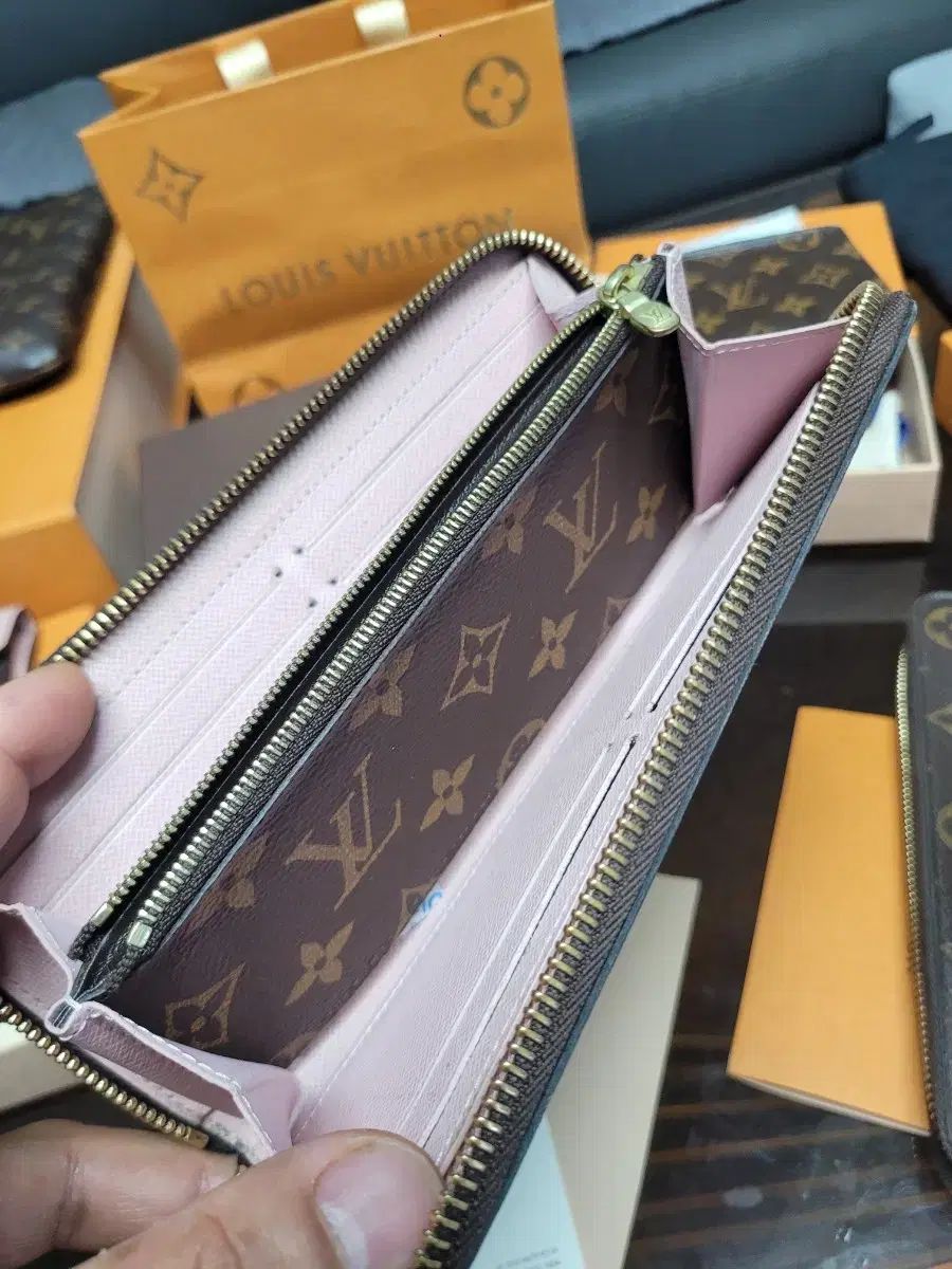 Louis Vuitton(ルイヴィトン) クレマンス 正規品 長財布 - メルカリ