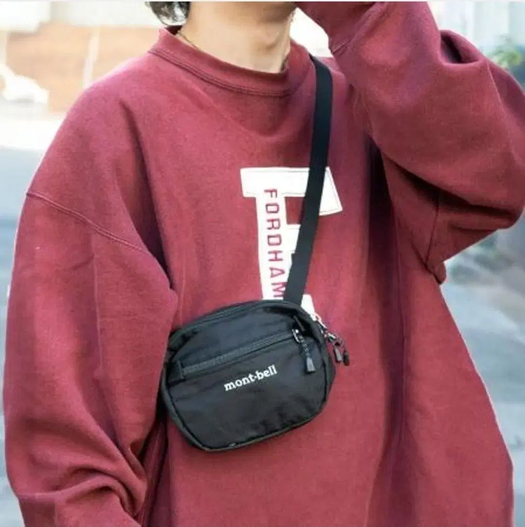 モンベル 黒 ミニ クロスバッグ ヒップサック ショルダーバッグ