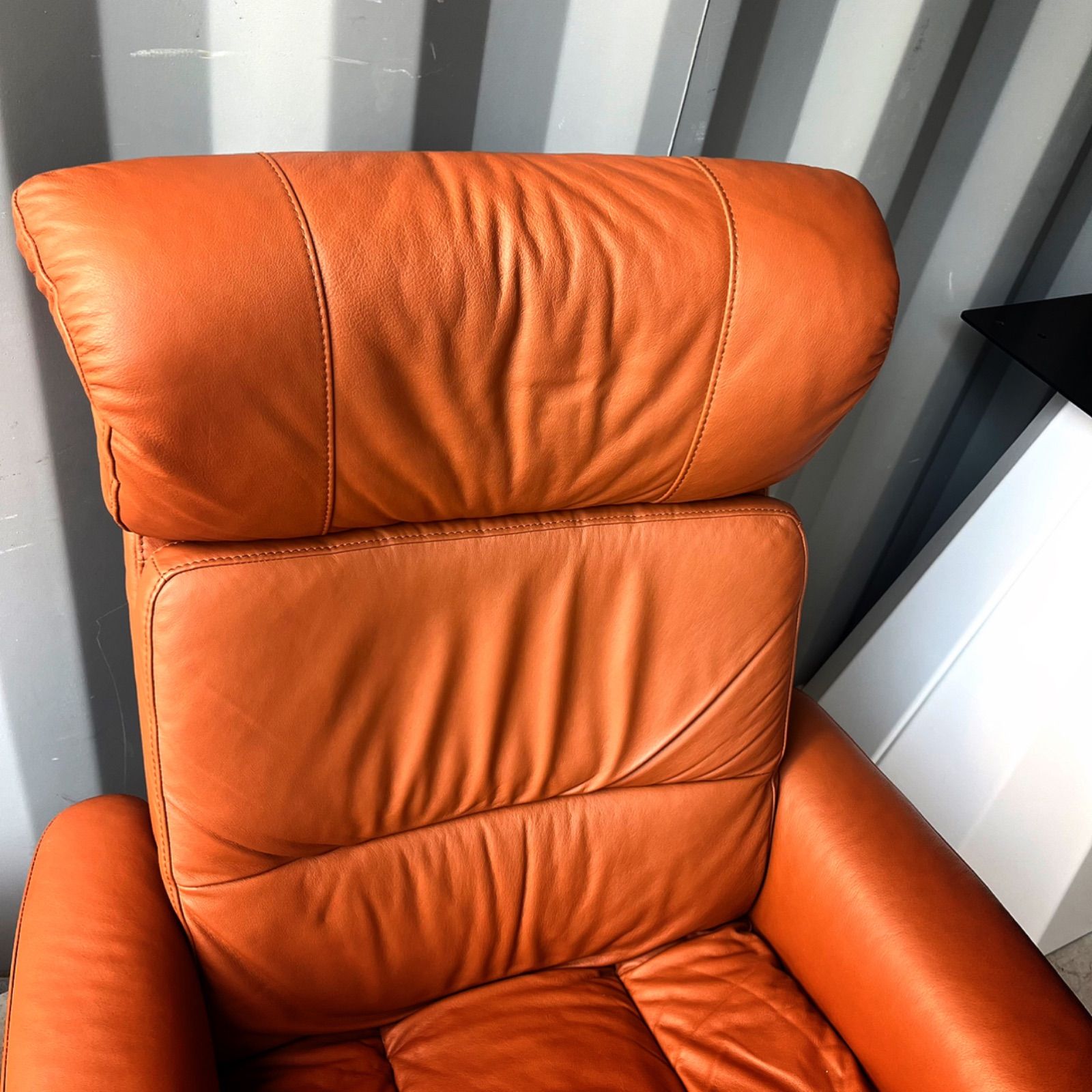 取付無料！エコーネス ストレスレス 本革オレンジリクライニング