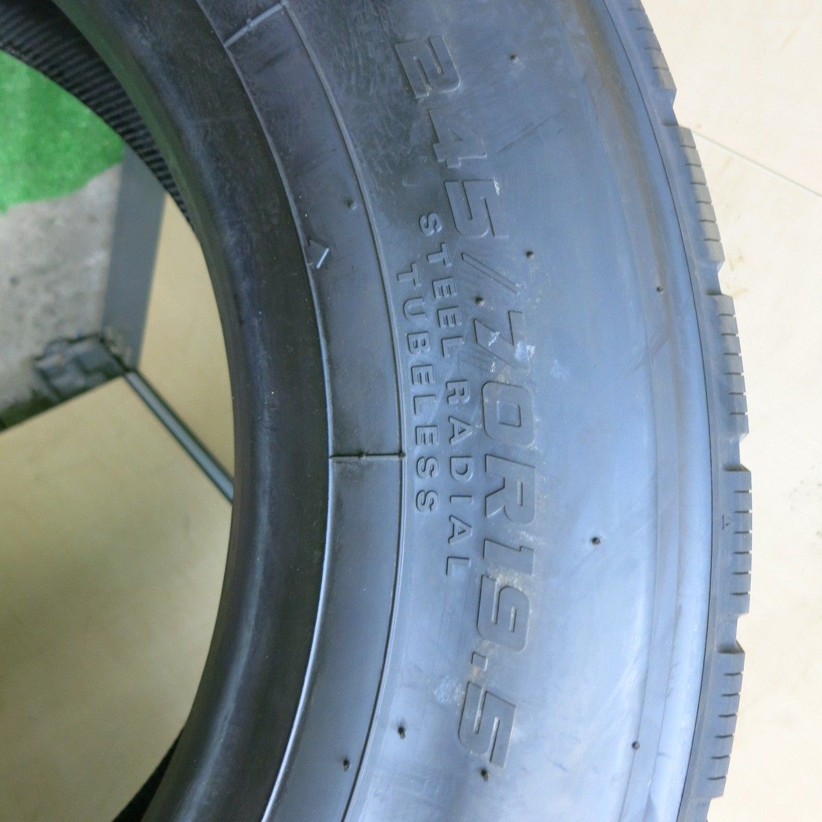 トラック タイヤ