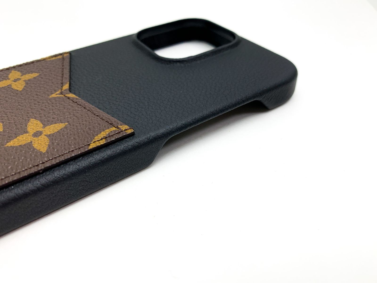 ️極美品️ルイヴィトン バンパーパラス iPhone15 ProMax 鑑定済・現行極美