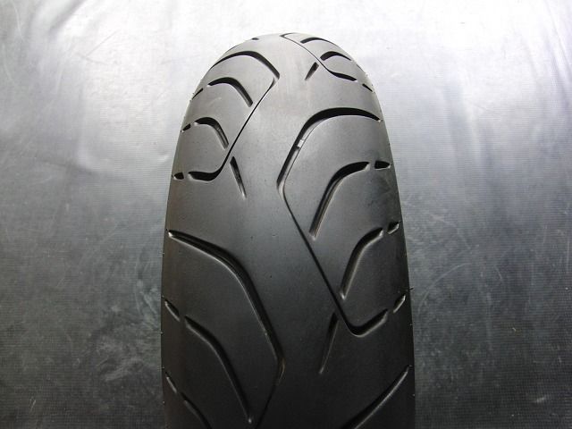 く695