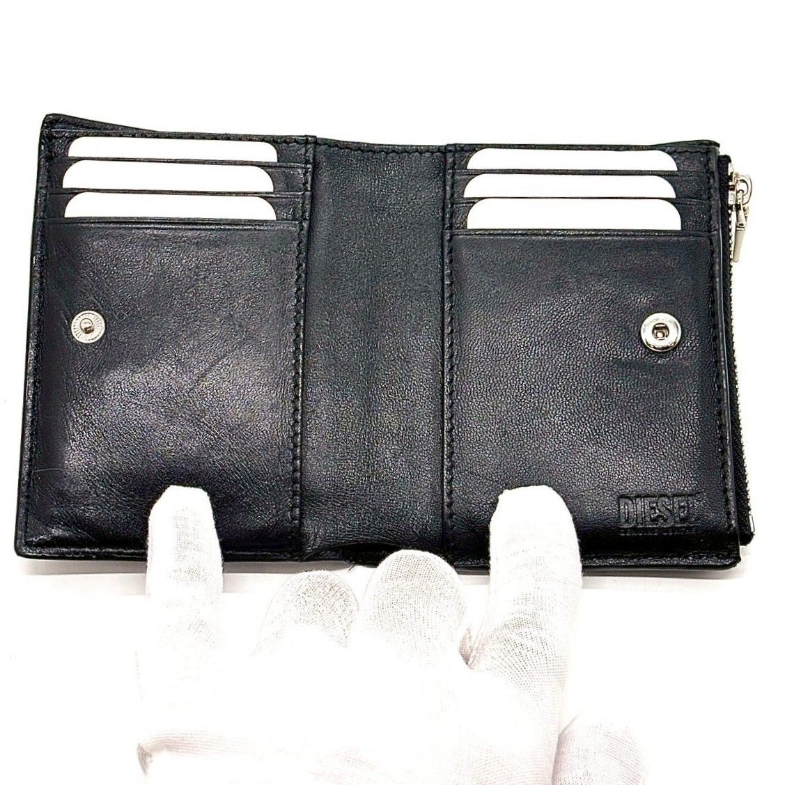 SNS映え必至個性派デザイン✨】 DIESEL ディーゼル 二つ折り財布 Dロゴ