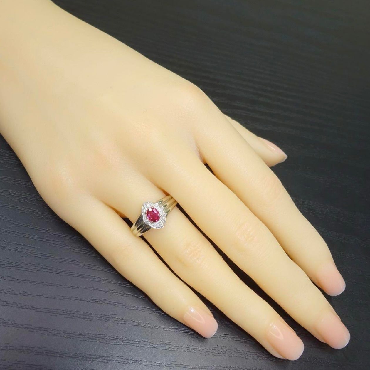 プラチナ pt900 天然ルビー0.46ct 天然ダイヤモンド0.03ct デザイン