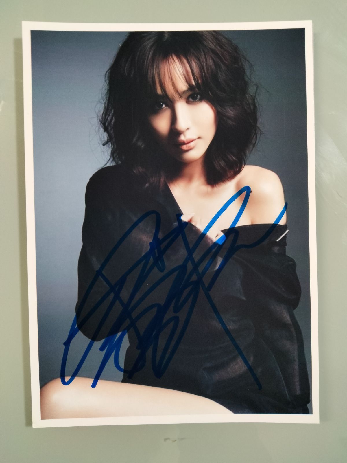 リウ・イエン直筆サイン入り2Lサイズ写真…Li Fei Er