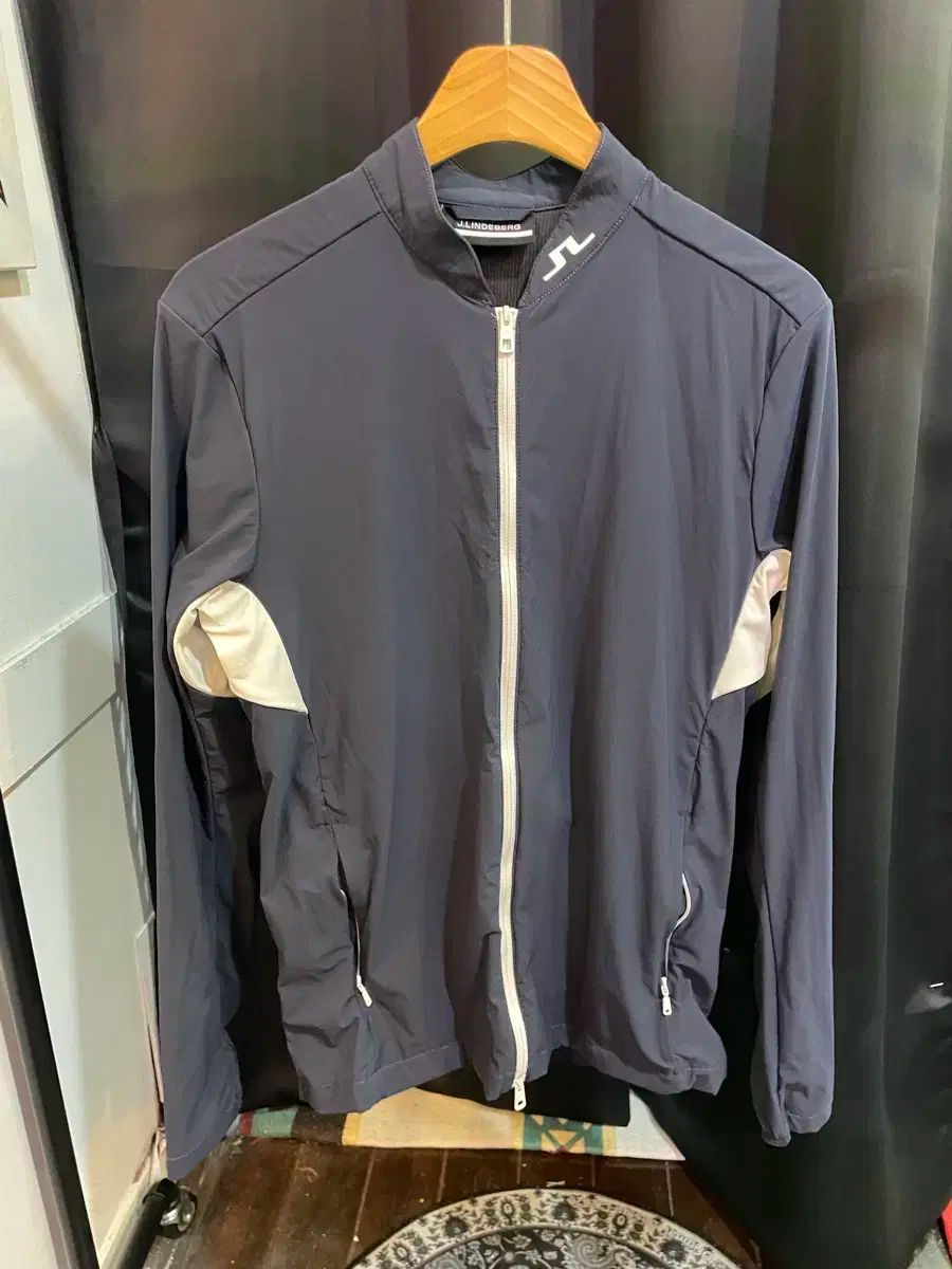 J.LINDEBERG J.リンドバーグ ゴルフ 機能的なジップアップ