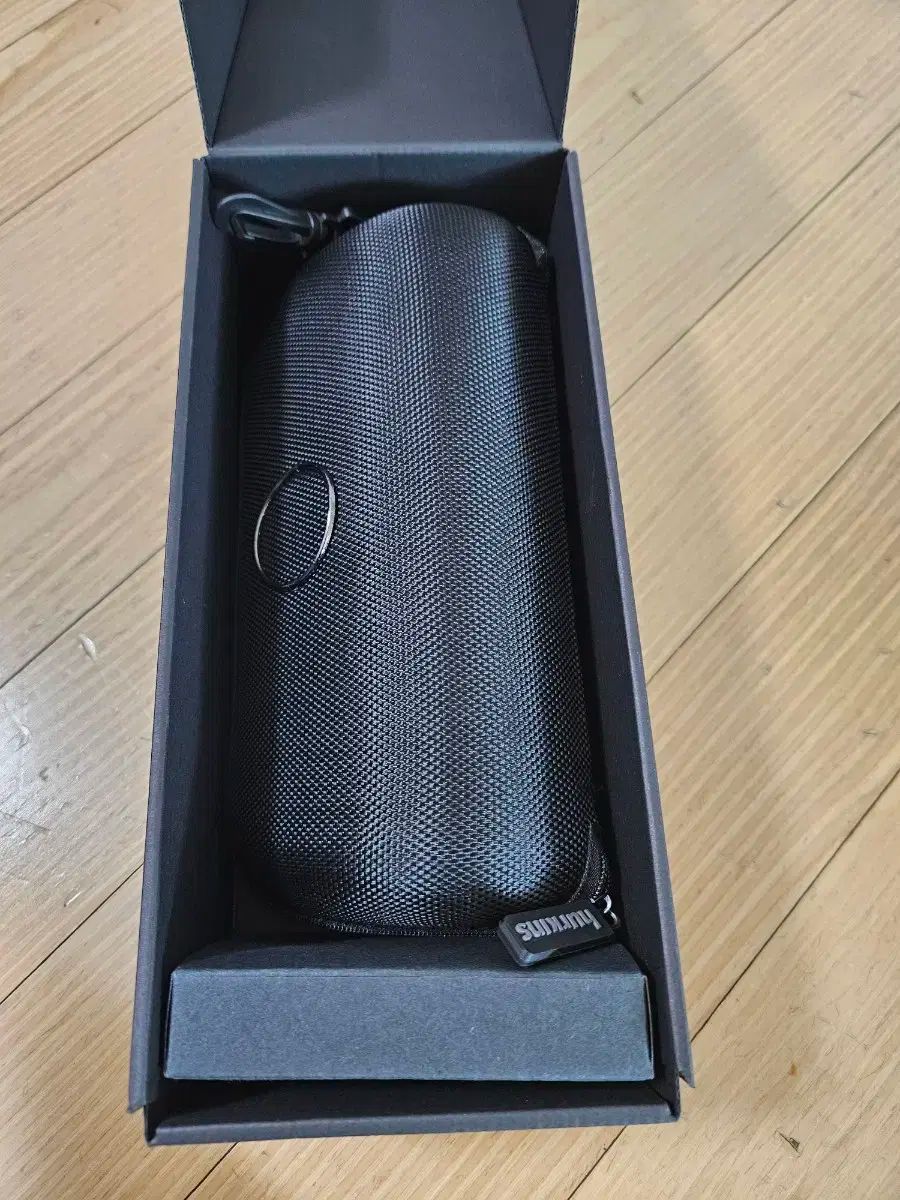 ブラック