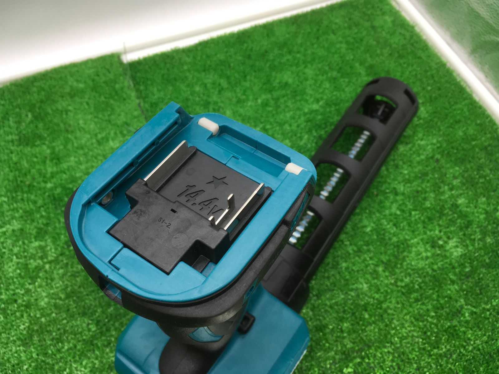 領収書発行可】☆Makita/マキタ 14.4v充電式コーキングガン 本体のみ