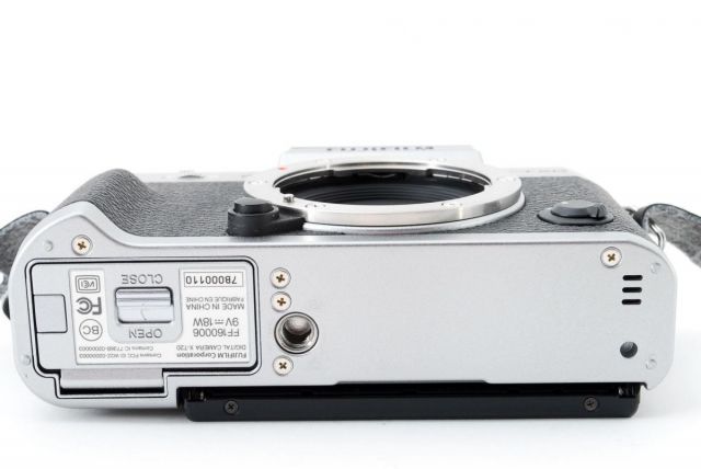 フジフィルム Fujifilm X-T20 ボディ シルバー 美品 小型・軽量