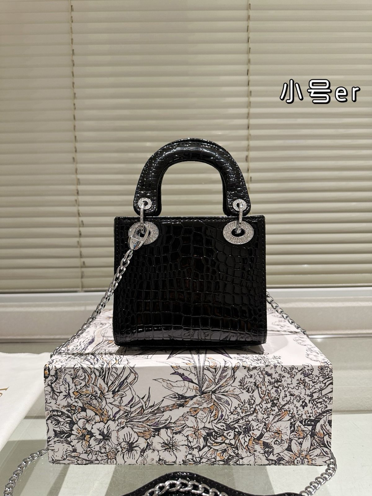 今日特価】Dior Lady Dior Bag with Folding Gift Box
