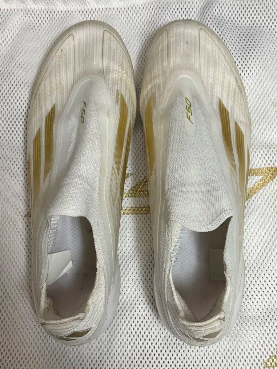 F50 エリート レースレス FG サッカーシューズ