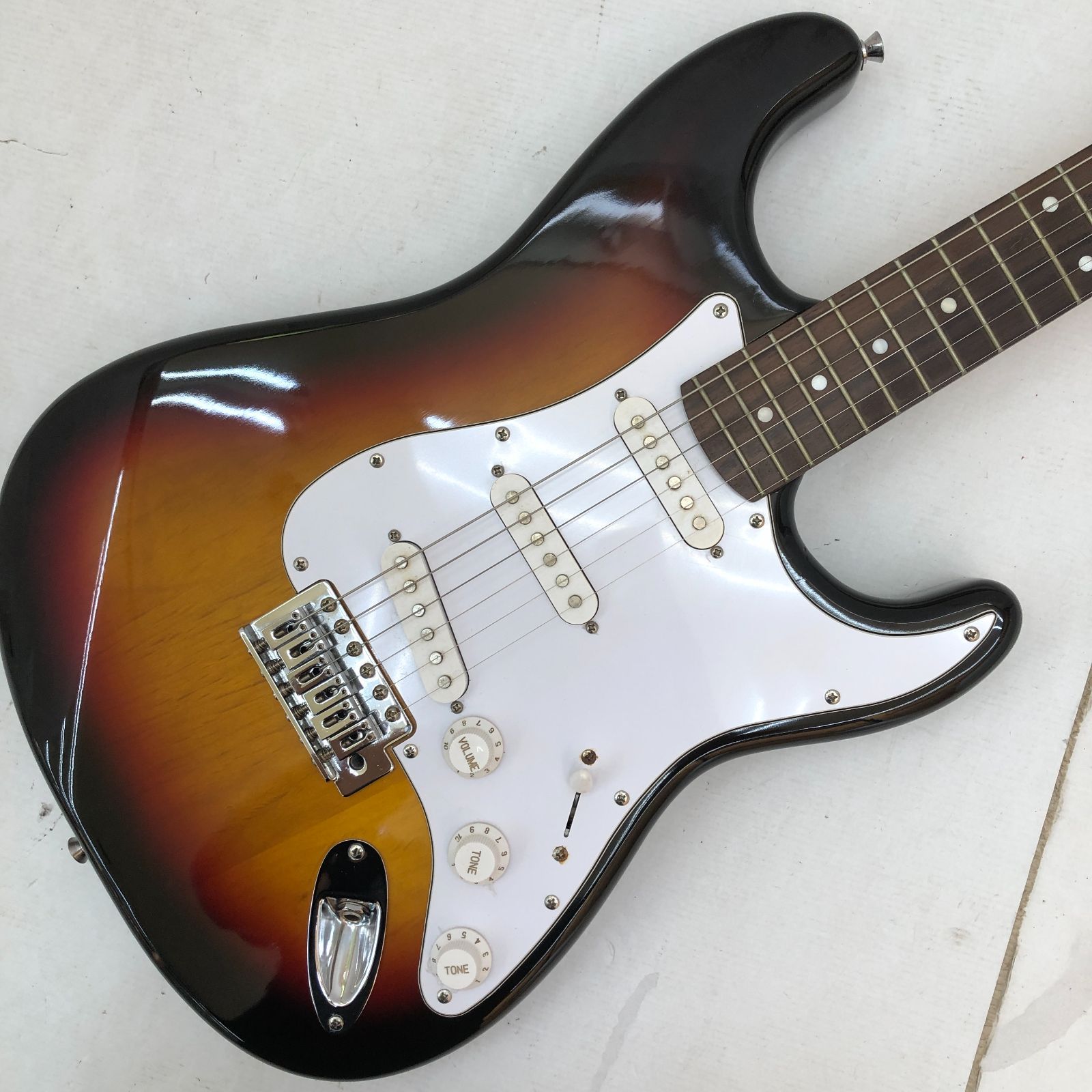 03m0221 フォトジェニック ストラトキャスター サンバースト エレキ