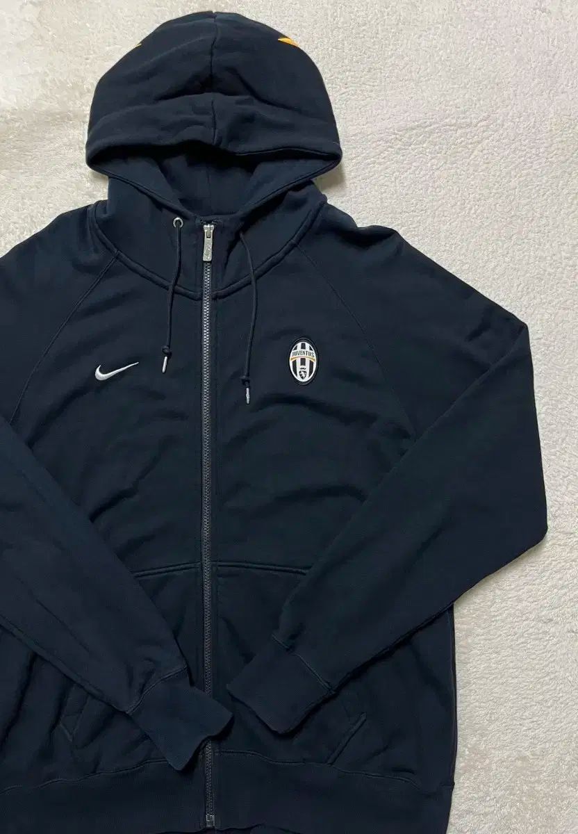 Nike(ナイキ） ユヴェントス フード付き ジップアップパーカー