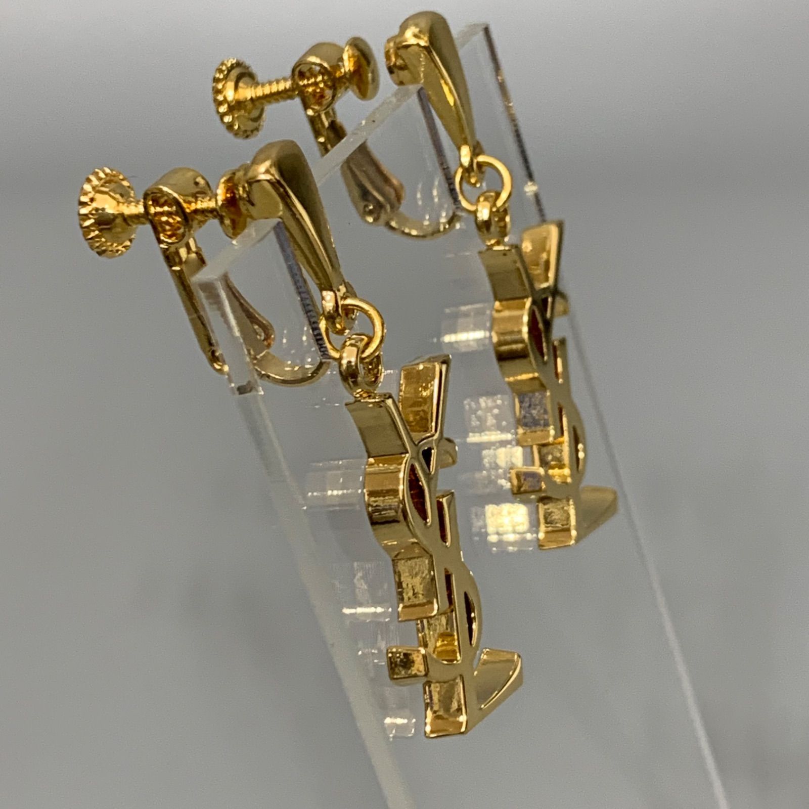 YSL イヴ・サンローラン ロゴ イヤリング ゴールド - メルカリ