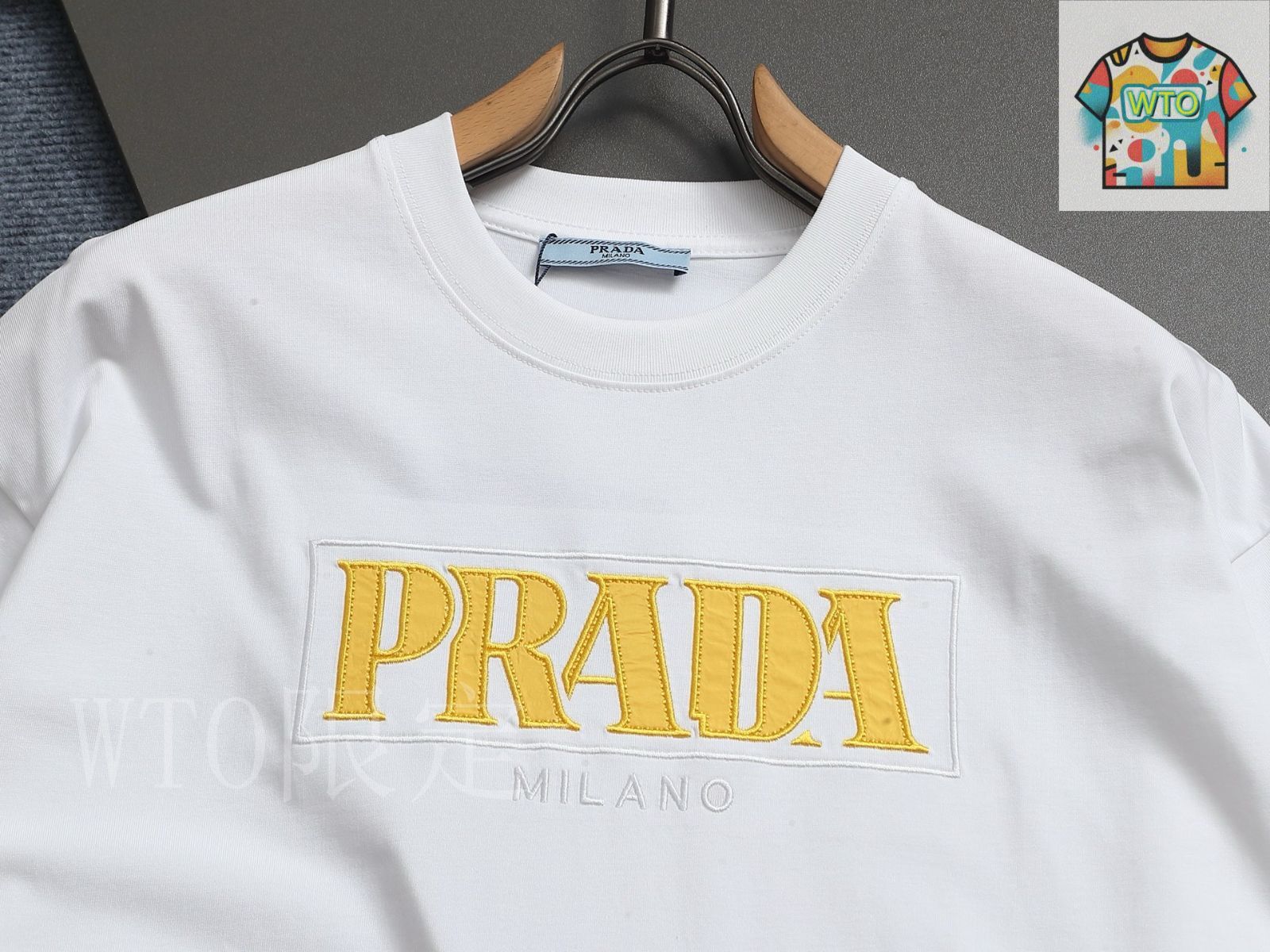 PRADA ロゴ刺繍 半袖トップス ホワイト PRADA - PRADA プラダ ロゴプリント ナイロン切り替え ドロー