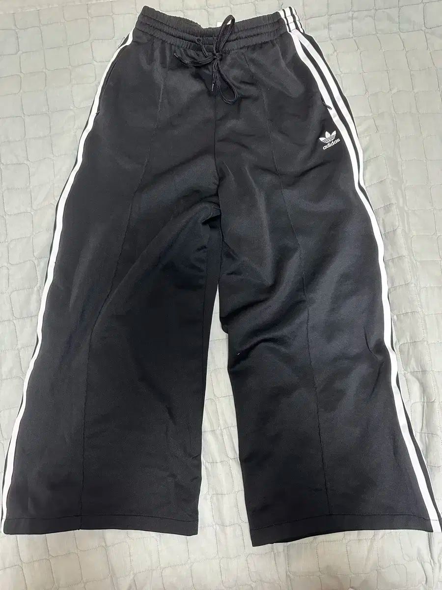 adidas アディダス リラックスした パンツ XL