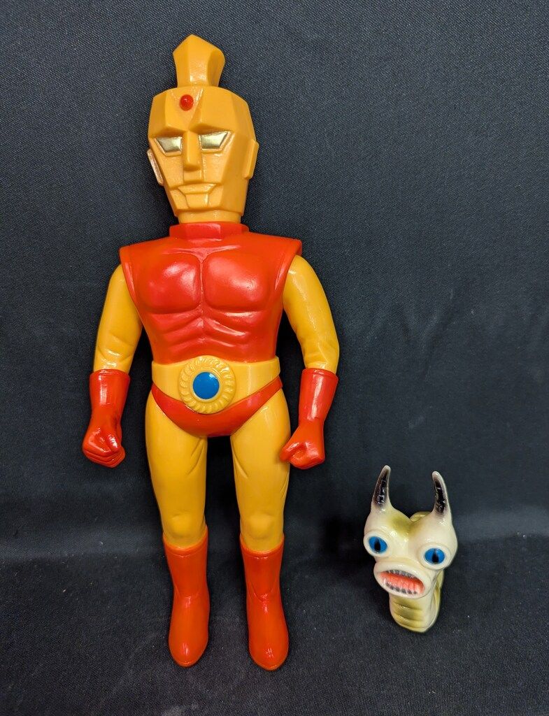 メディコム トイ Awesome Toy ビープロダクション フェイクスペクトルマン 1 バクラー寄生虫 約24cm 赤黄