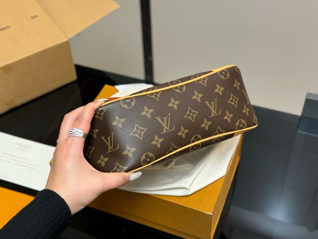 Louis Vuitton クロワッサン モノグラム・デニム クロワッサン【ルイ・ヴィトン・ナビ！】