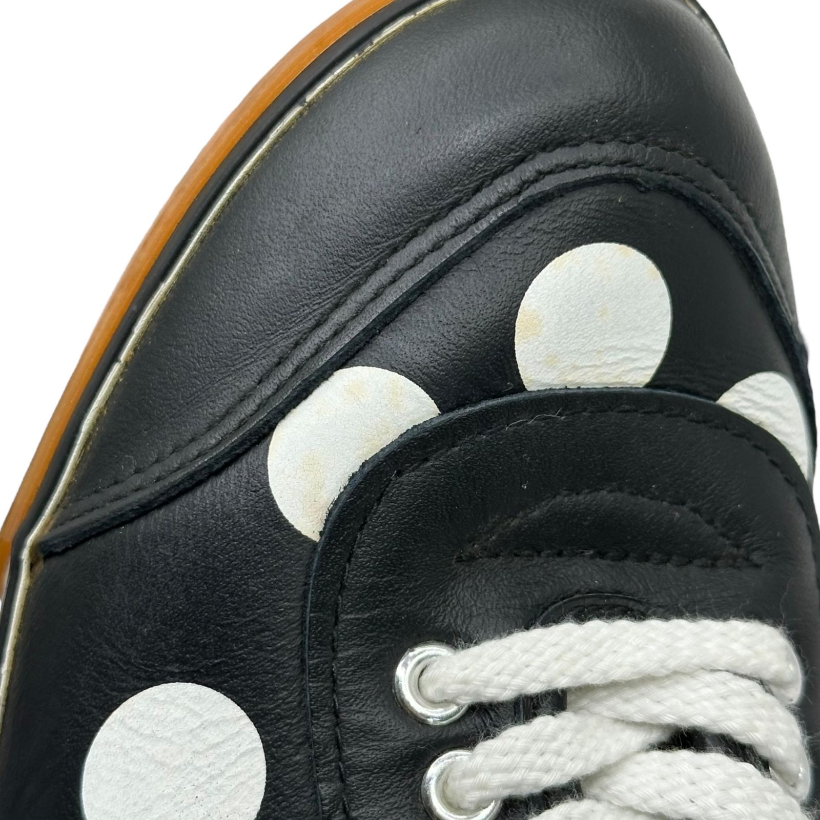 ララ sunao kuwahara(スナオクワハラ) Leather sneakers with dot