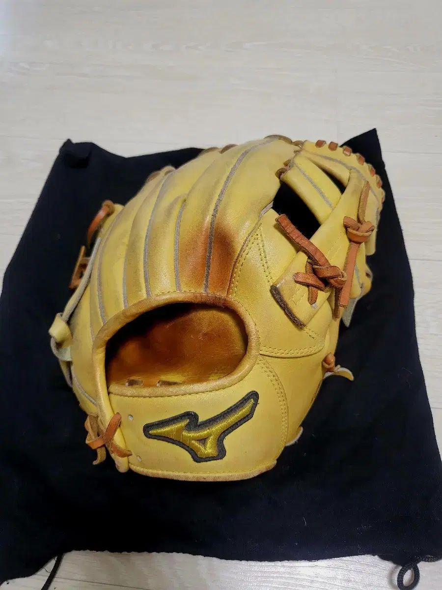 内野グローブ 11