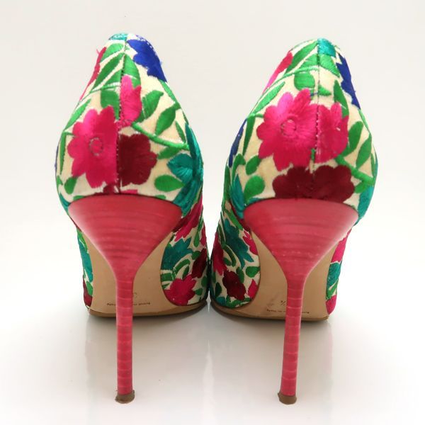【500円引きクーポン】 MANOLO BLAHNIK パンプス ハイヒール 花柄 刺繍 マルチカラー 靴