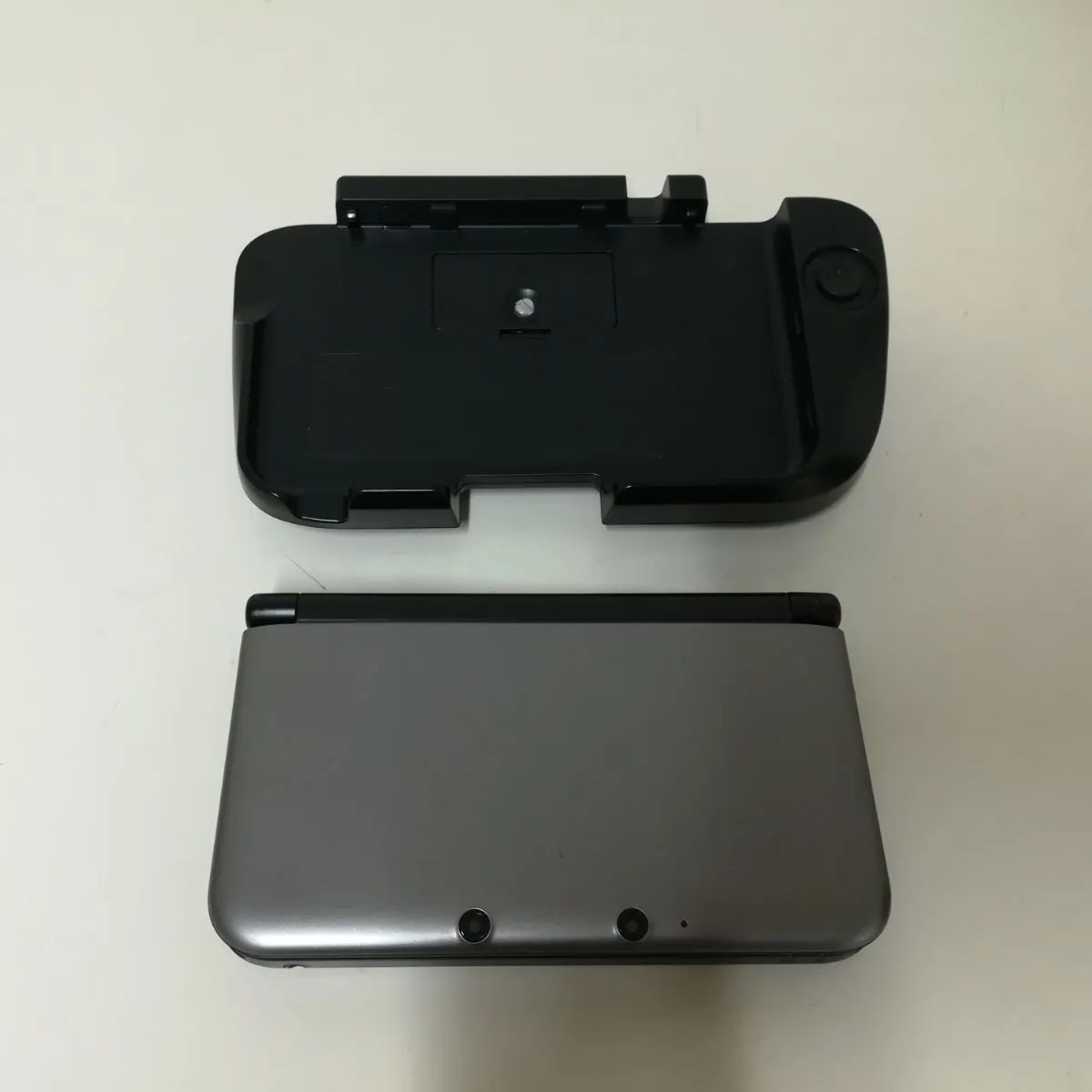Nintendo 3DS LL シルバーXブラック・拡張スライドパッド付き 中古品 