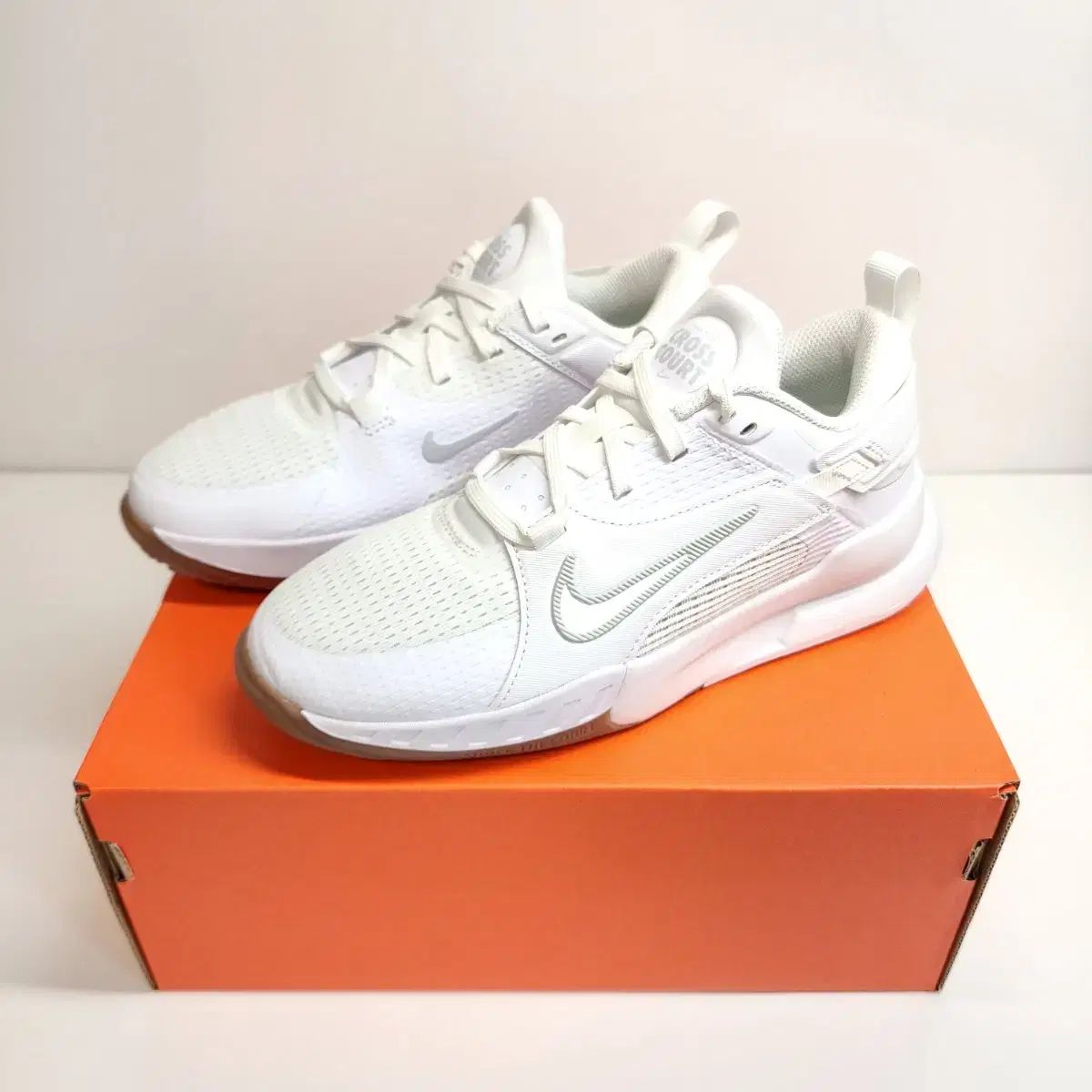 新品 NIKE(ナイキ) ジュニア クロスコート- 235 250