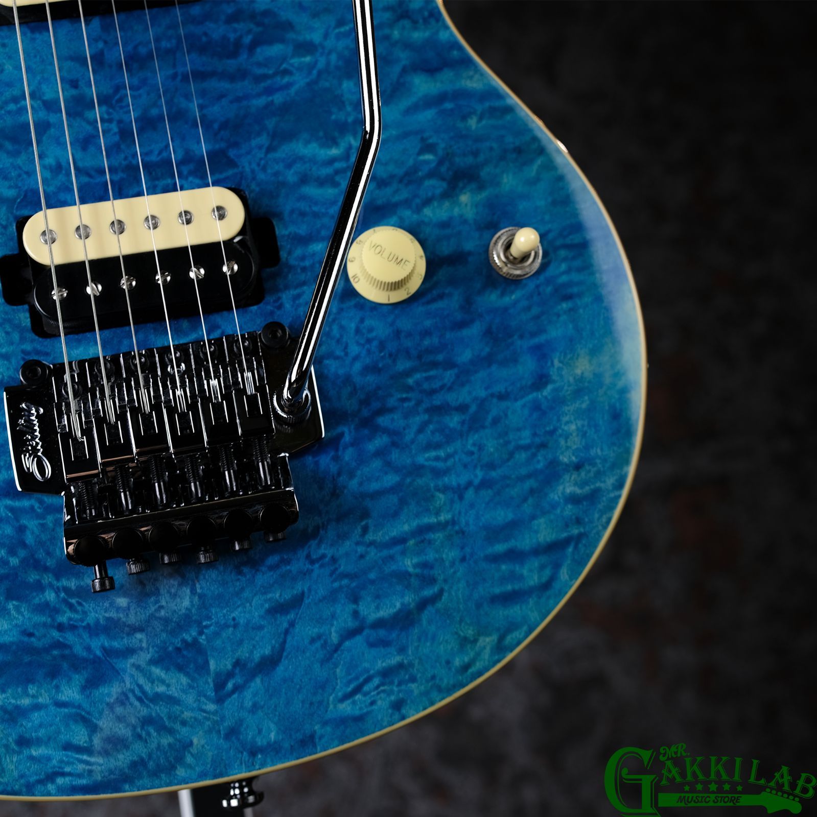 Sterling by MUSIC MAN AX40 Trans Blue 【3.50kg】 - メルカリ